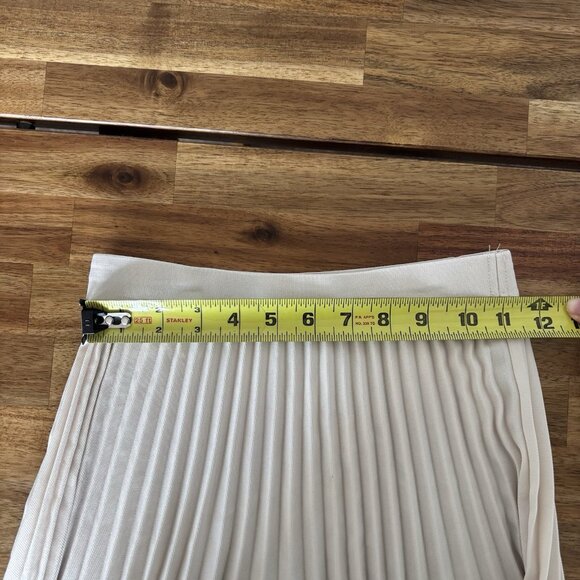 H&M Women’s Pleated Midi Skirt Beige Semi Sheer Size XS Preppy Capsule Neutrals - Picture 9 of 14